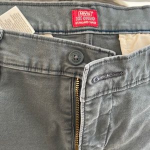 Men’s causal pant. Levi’s standard taper. Size 31x32